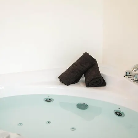 Annee 70 - Jacuzzi Et Balcon * Caen