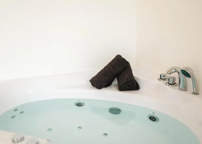 Annee 70 - Jacuzzi Et Balcon * Caen